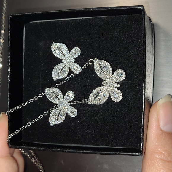 Butterfly Set Necklace & Earrings - Picture 5 of 10